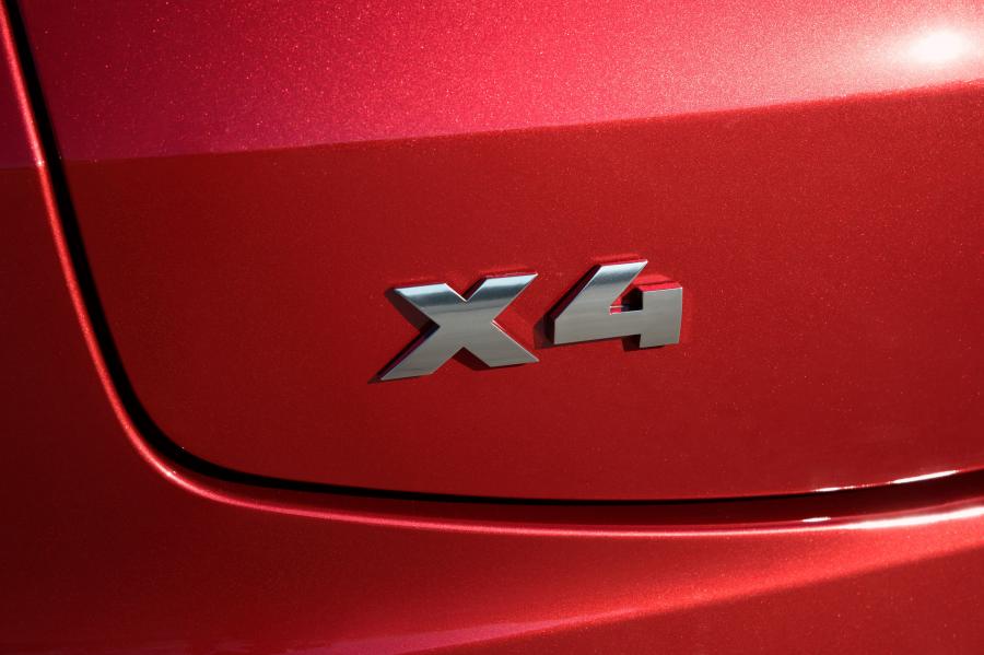 Логотип BMW X4 M40d (G02) 2018 года  (WW) (фото 45 из 213)